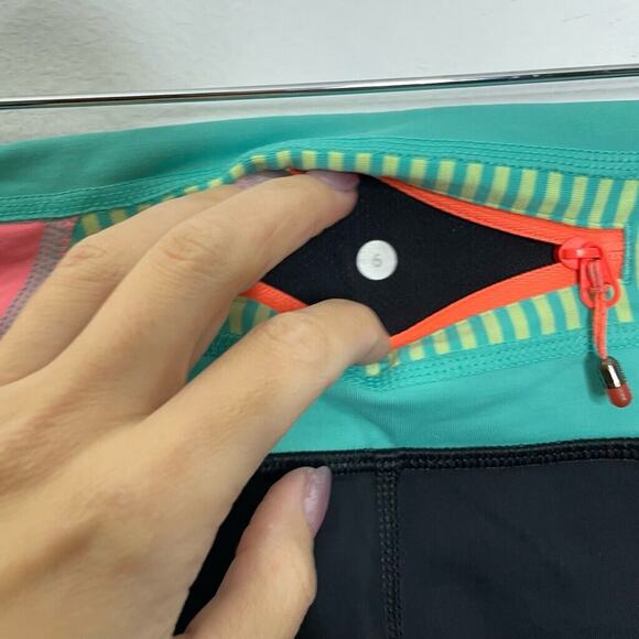 Lululemon Run: Inspire Crop II Black Quilt Spring13 12 luxtreme womens US 6 - Picture 4 of 4